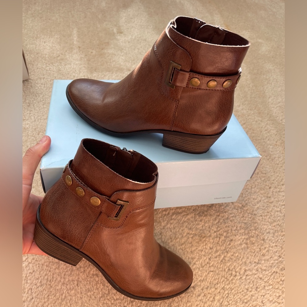 Xappeal | Brown buckle ankle boot